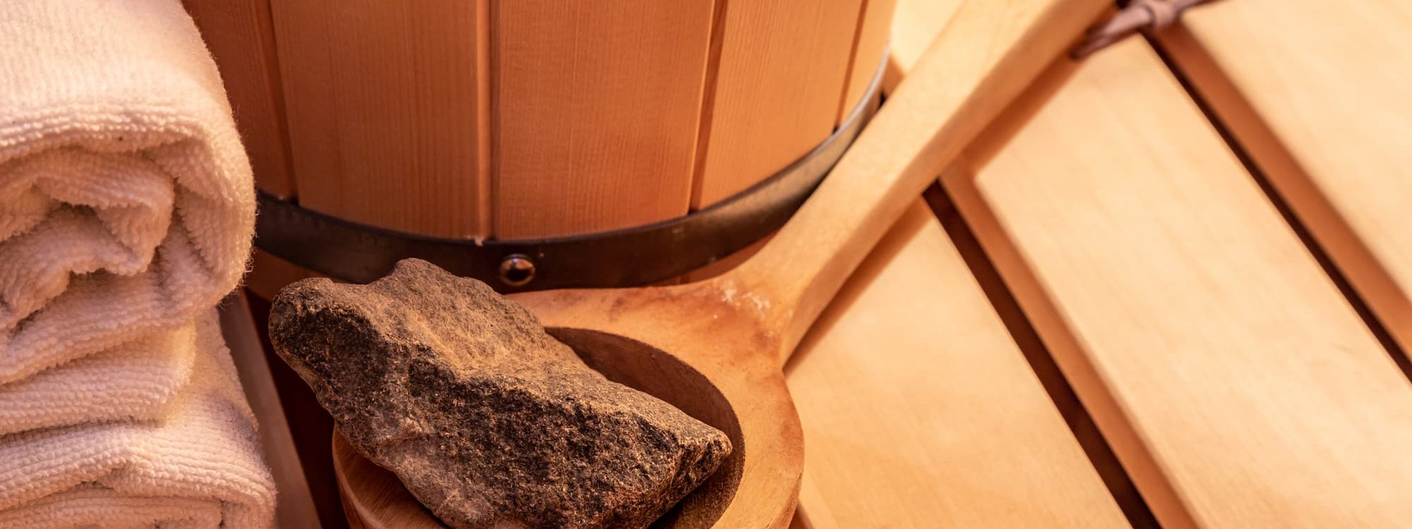 SAUNA_REVETEMENT 2000X750 | Metin Piscines Bois, pierre, céramique : quel revêtement intérieur choisir pour un sauna ? Cernay